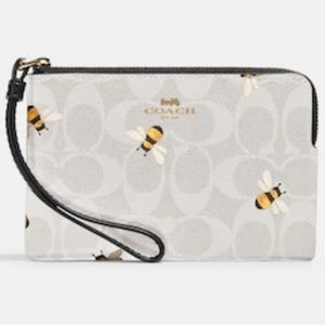 NWT Coach Corner Zip Wristlet In Signature Canvas With Bee Print